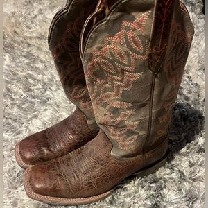Womens Green, pink, and brown Western boots size 9 in women's